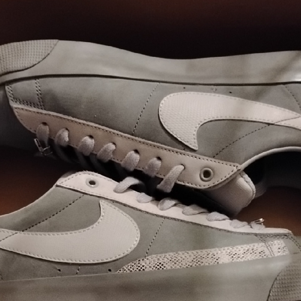 Nike Gray and White Sneakers with Textured Sole